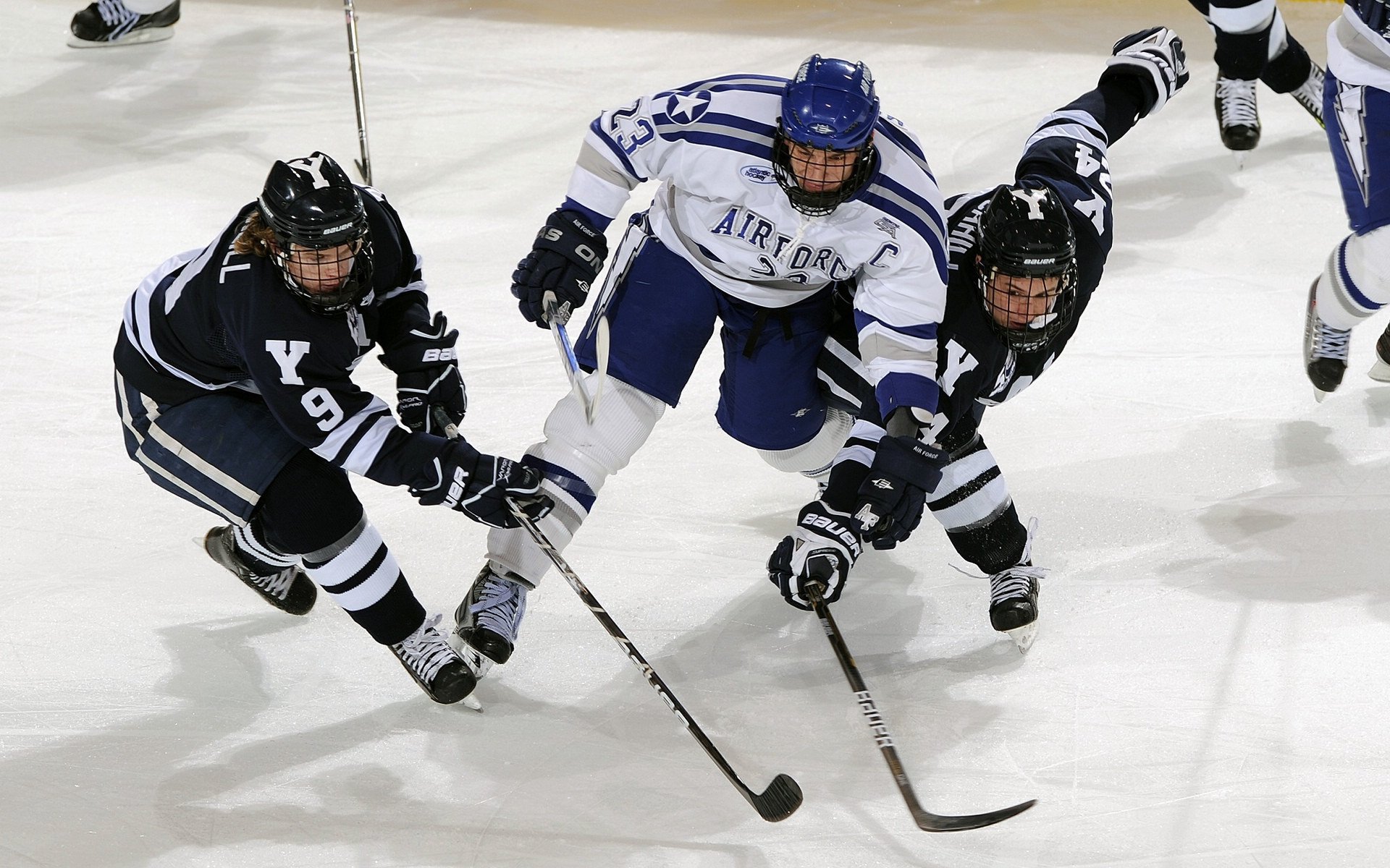 山西教练分享战术调整心得强调防守重要性，防守战术基础配合的教学与训练